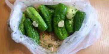 быстрые малосольные огурцы в пакете