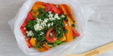 малосольные овощи в пакете