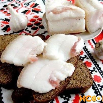 Сало в рассоле в банке