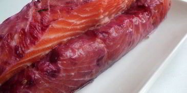 семга малосольная с черной смородиной