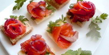 семга малосольная с черной смородиной