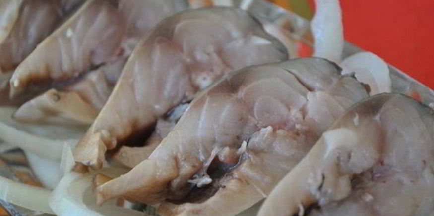 Рецепт соленой скумбрии с черносливом