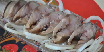 соленая скумбрия с черносливом