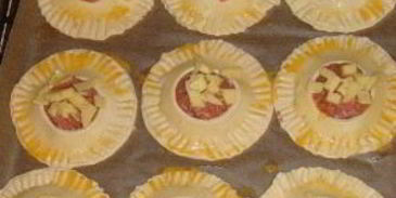 беляши из слоеного теста