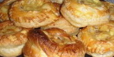 беляши из слоеного теста