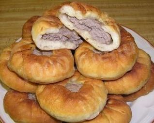 Простые беляши с мясом на дрожжах
