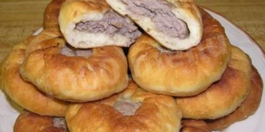Рецепт простых беляшей с мясом на дрожжах