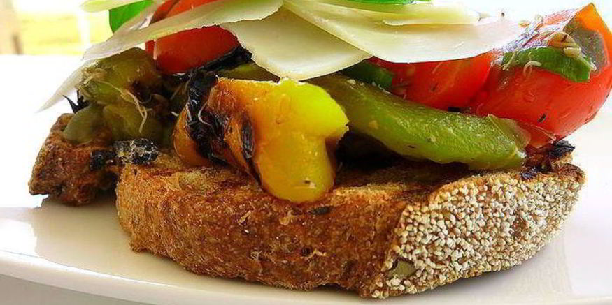 Рецепт брускетты с жареным перцем