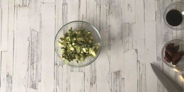 брускетта с авокадо и грушей