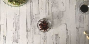 брускетта с авокадо и грушей