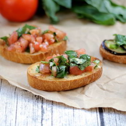 Брускетта с баклажанами и помидорами