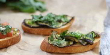 брускетта с баклажанами и помидорами