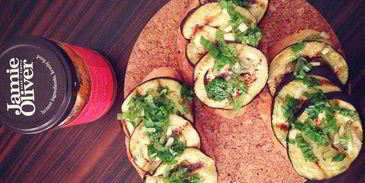 брускетта с баклажанами, мятой и топпингом