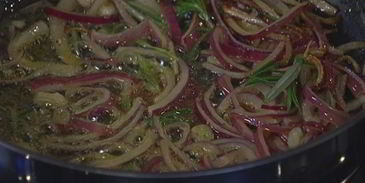 брускетта с белыми грибами, чили и розмарином