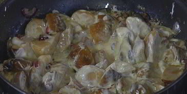 брускетта с белыми грибами, чили и розмарином