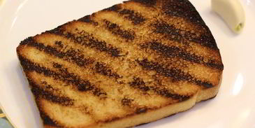 брускетта с фасолью и яйцом пашот