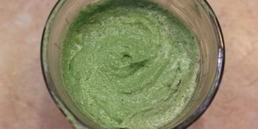 брускетта с фасолью и яйцом пашот