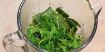 брускетта с фасолью и яйцом пашот