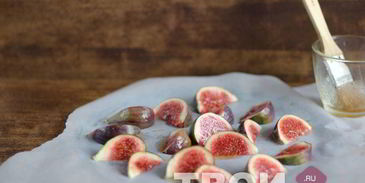 брускетта с инжиром и дор блю