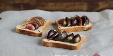 брускетта с инжиром и дор блю