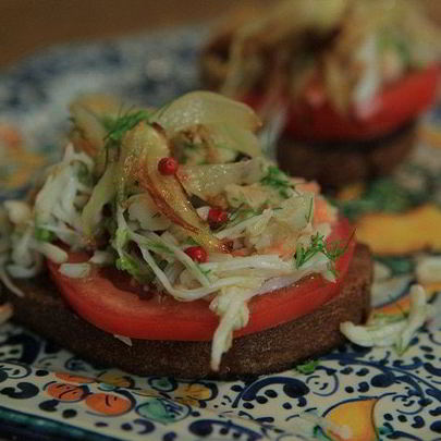 Брускетта с крабами