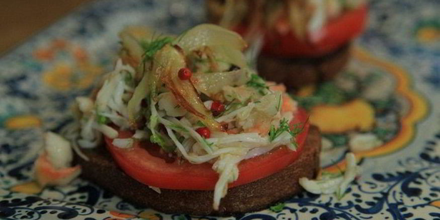 Рецепт брускетты с крабами