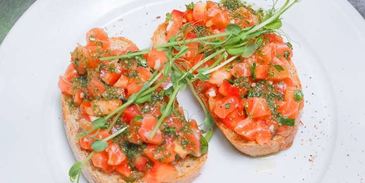 брускетта с лососем
