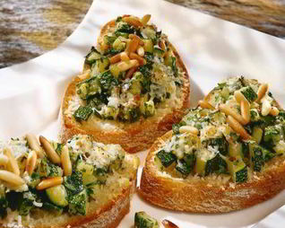 Брускетта с маринованным цуккини