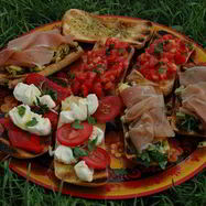 Рецепт Брускетты с овощами и пармской ветчиной