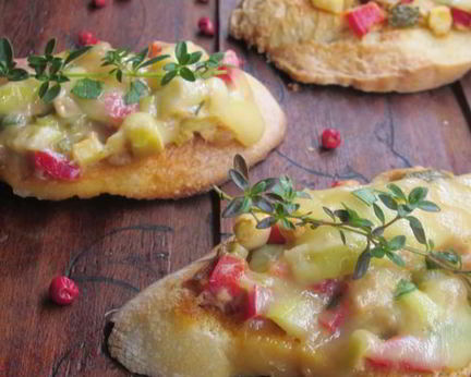 Брускетта с овощами и тунцом