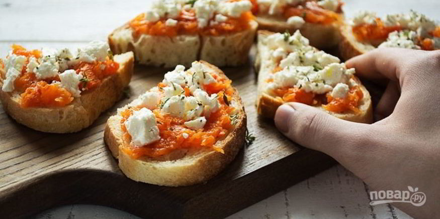 Рецепт брускетты с печеной тыквой и фетой