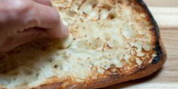 брускетта с помидорами и базиликом