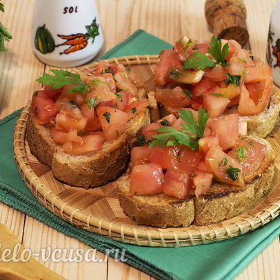 Брускетта с помидорами и чесноком
