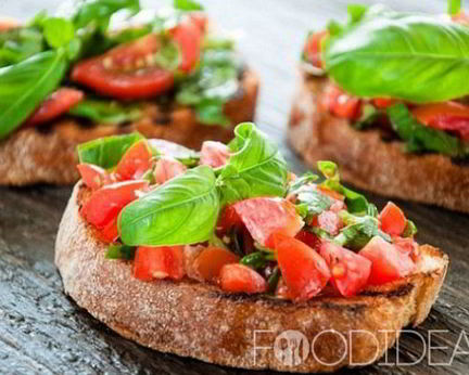 Брускетта с помидорами