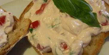 брускетта с рикоттой, помидорами и базиликом