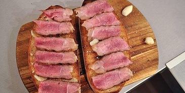 брускетта с ростбифом