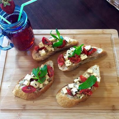 Брускетта с сулугуни