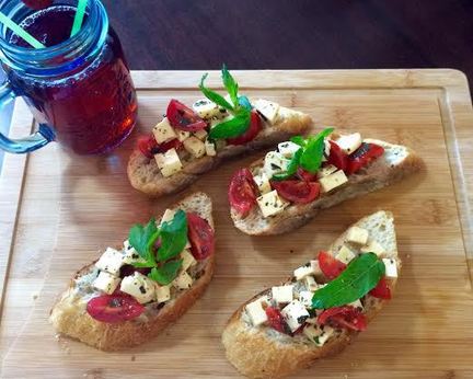 Брускетта с сулугуни