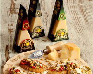 Брускетта с томатами, кедровыми орехами и сыром