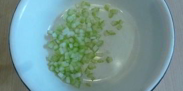 брускетта с тунцом и сельдереем