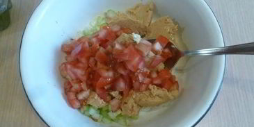 брускетта с тунцом и сельдереем