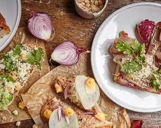 Брускетта с тунцом