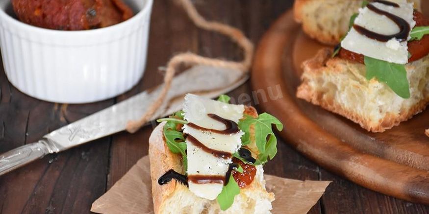 Рецепт брускетты с вялеными томатами