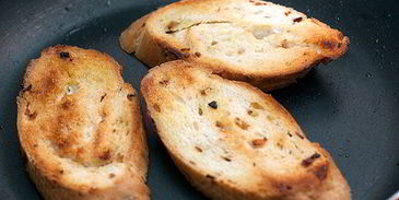 брускетта с запеченным баклажаном