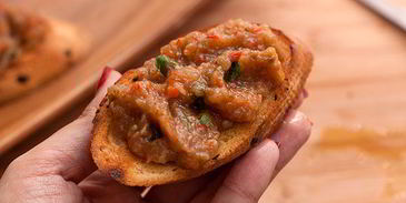 брускетта с запеченным баклажаном