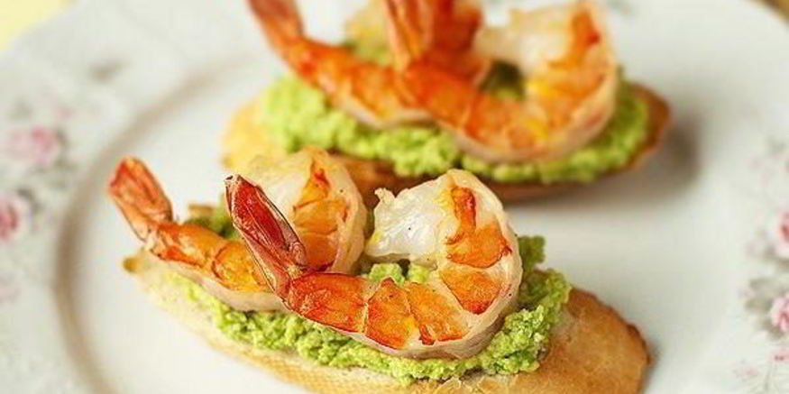 Рецепт брускетты с зеленым горошком и креветками