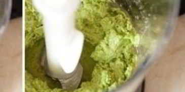 брускетта с зеленым горошком и креветками