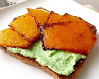 Брускетта с жареной тыквой