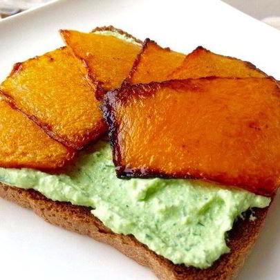 Брускетта с жареной тыквой