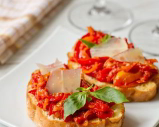 Брускетта с жареным сладким перцем